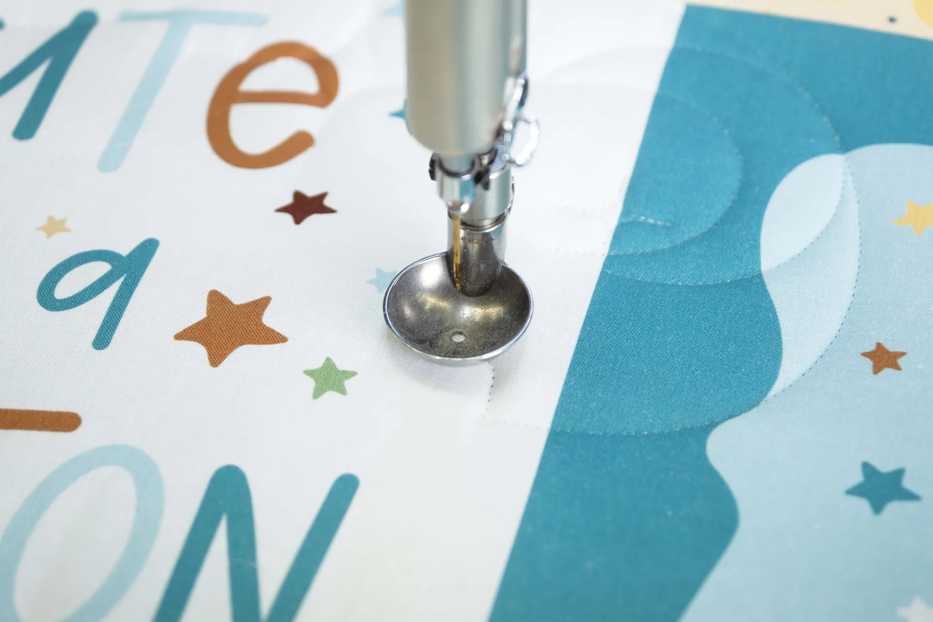 Innova longarm needle close-up during quilting